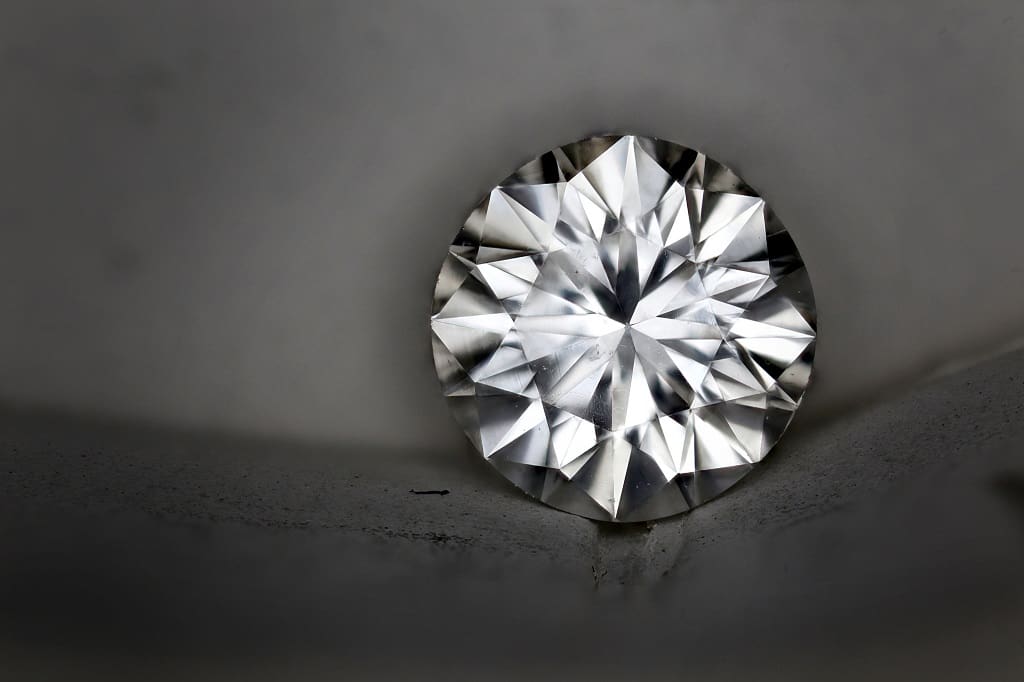 حجر الماس: الخصائص والألوان ومعايير الجودة بالصور