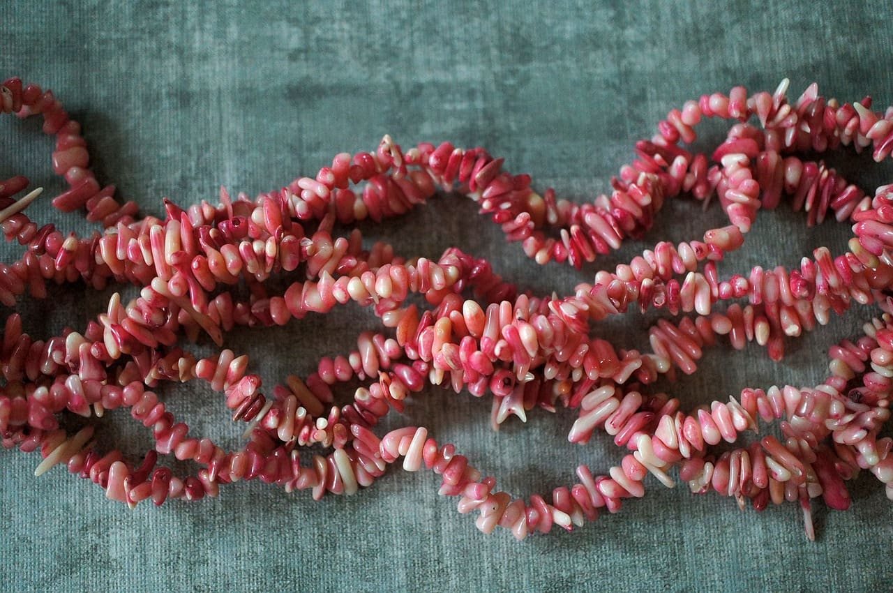 فوائد أحجار المرجان الورديه