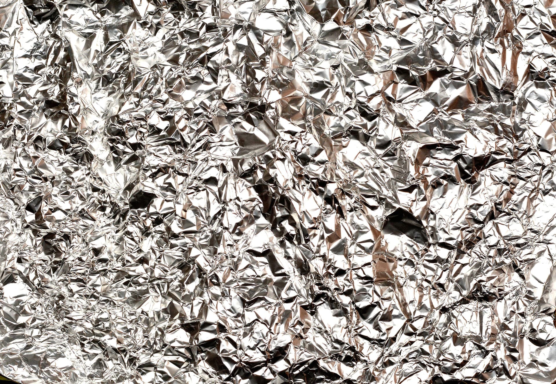 ورق الألمونيوم الأفضل في تنظيف وتلميع الفضة