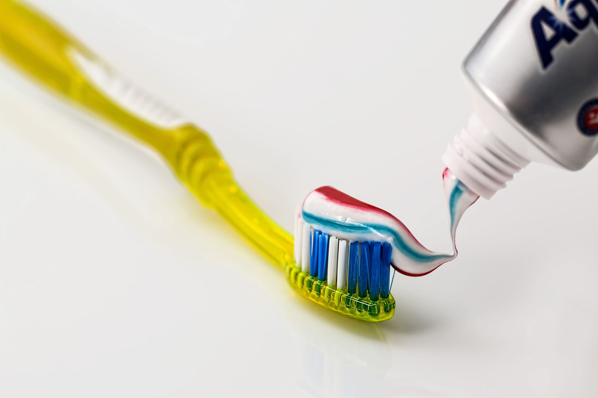 إستخدام معجون الأسنان في تنظيف الفضة